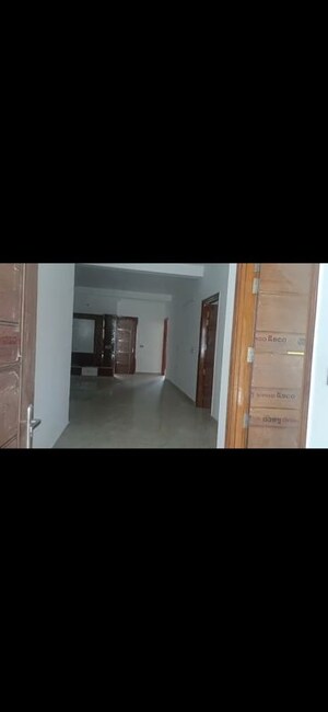 Room in 4 BHK Builder Floor at Sector 85 – for Rent