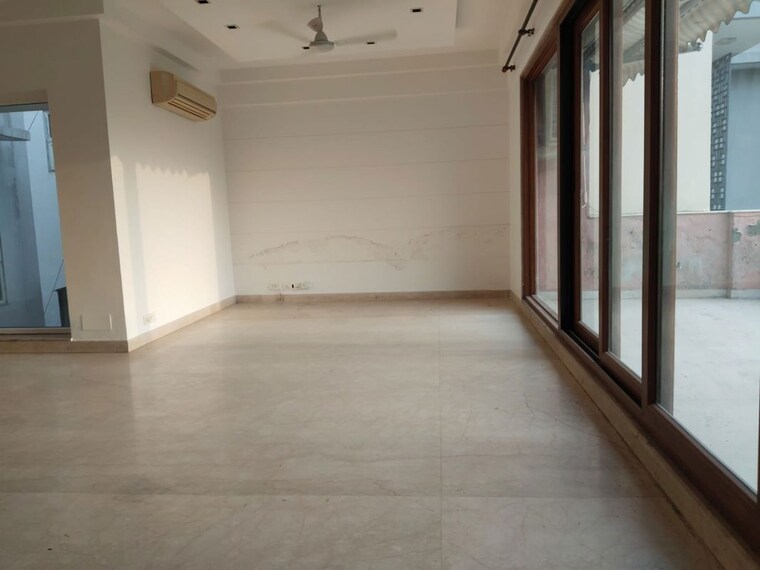 Room, chittaranjan park 2 Bedroom 75 Sq.Yd. Builder Floor In Chittaranjan Park Delhi 10455209