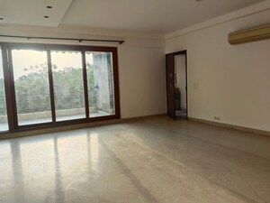 Room in 2 BHK Builder Floor at Chittaranjan Park – for Rent
