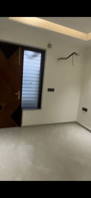 Room in 3 BHK Builder Floor at BPTP District Faridabad, Sector 81 – for Rent