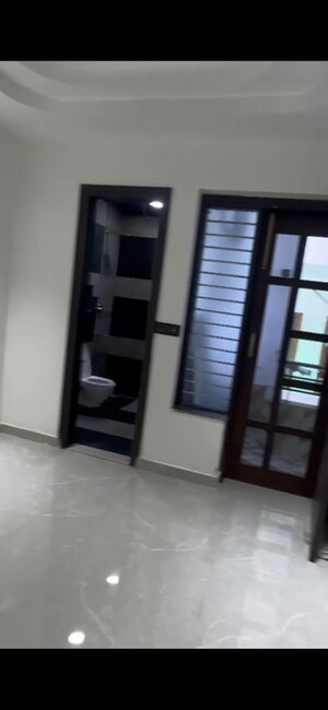 Staircase in 3.5 BHK Builder Floor at BPTP District Faridabad, Sector 81 – for Rent