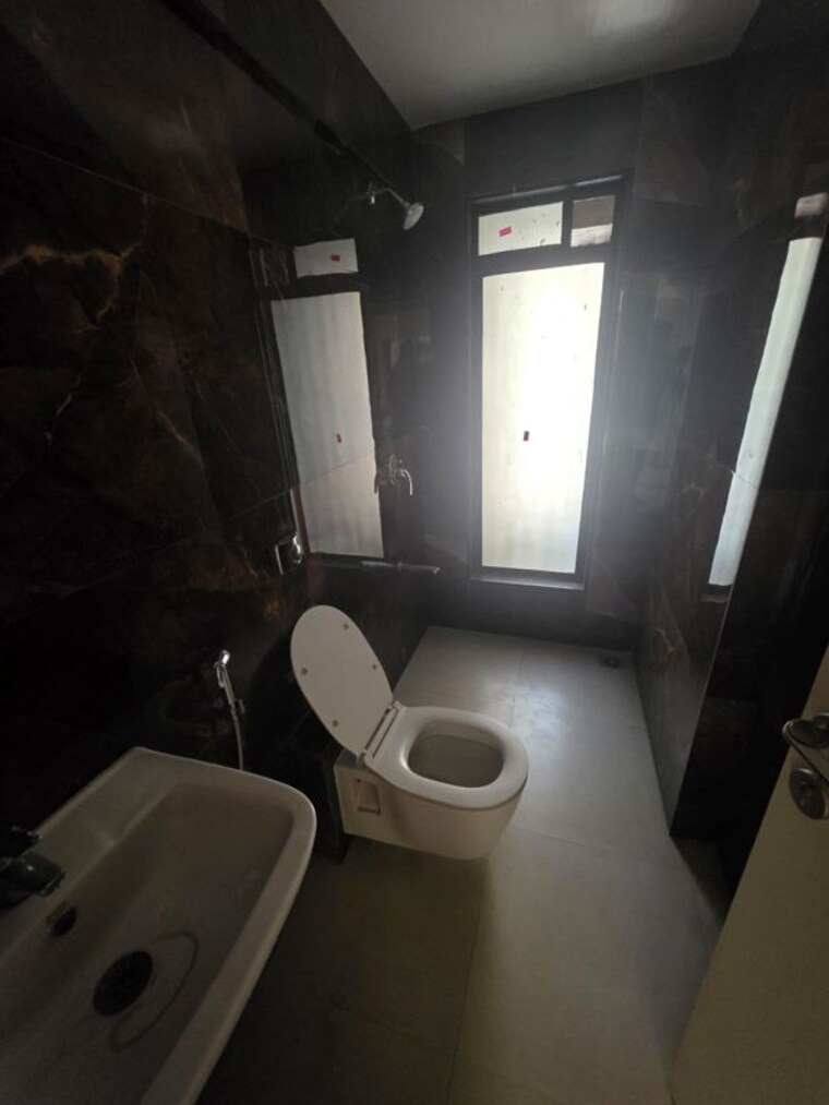 Bathroom, ld-viceroy 2 Bedroom 962 Sq.Ft. Apartment In Chembur Mumbai 10457301