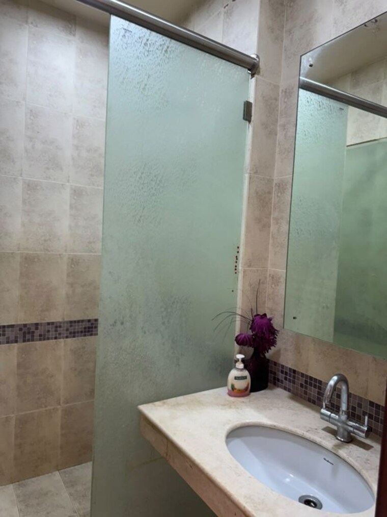 Bathroom, oberoi-springs 3 Bedroom 1200 Sq.Ft. Apartment In Andheri West Mumbai 10457358