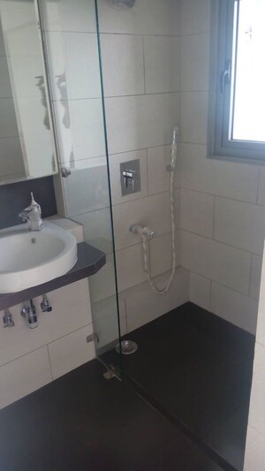 Bathroom in 3.5 BHK Apartment at Imperial Heights Goregaon West, Goregaon West – for Rent