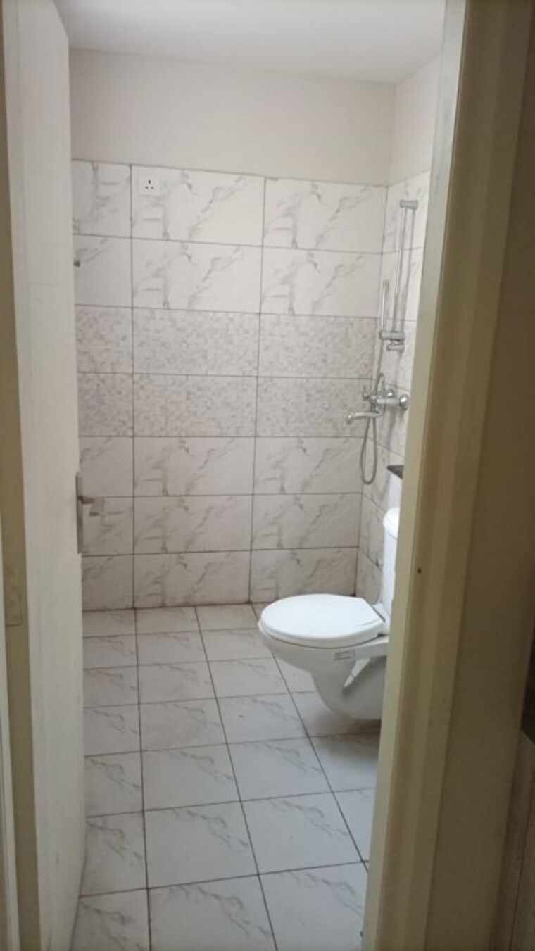 Bathroom, sbp-gateway-of-dreams 3 Bedroom 1705 Sq.Ft. Apartment In Dhakoli Zirakpur 10457394