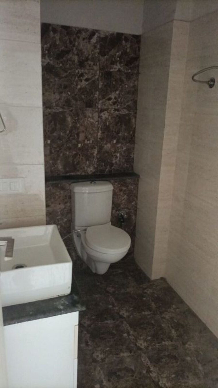 Bathroom, sbp-gateway-of-dreams 3 Bedroom 1705 Sq.Ft. Apartment In Dhakoli Zirakpur 10457394
