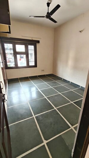 3 BHK Builder Floor For Rent in Sector 7