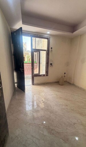 Room in 1 BHK Builder Floor at Chattarpur – for Rent