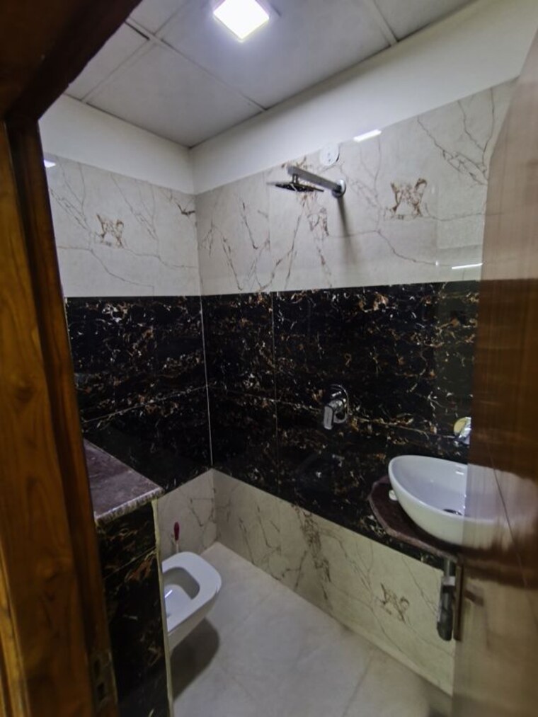 Washroom, niti khand i 2 Bedroom 1350 Sq.Ft. Builder Floor In Niti Khand I Ghaziabad 10457447