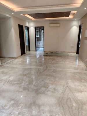 Room in 6+ BHK Independent House at Sector 9 – for Sale