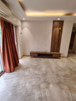 Room in 6+ BHK Independent House at Sector 9 – for Sale