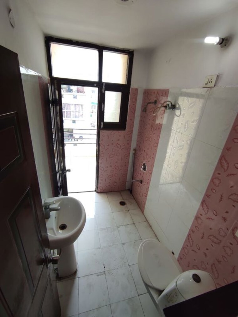 Bathroom, surya-towers-zirakpur 2 Bedroom 1320 Sq.Ft. Apartment In Lohgarh Zirakpur 10457475