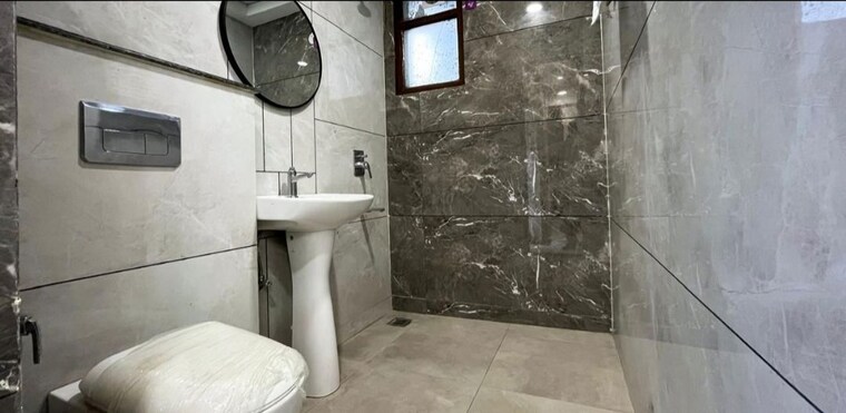 Bathroom, the-suman-marvelous 3 Bedroom 1822 Sq.Ft. Apartment In Ramgarh Bhudda Zirakpur 10457482