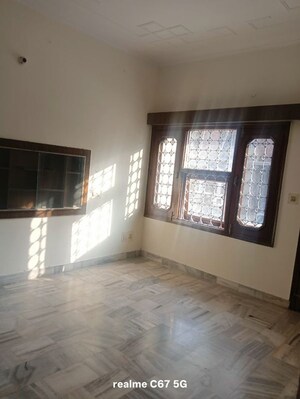 Room in 2 BHK Builder Floor at Sector 15 – for Rent
