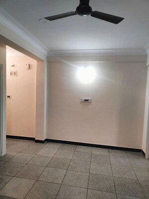 Room in 2 BHK Builder Floor at Koramangala – for Rent