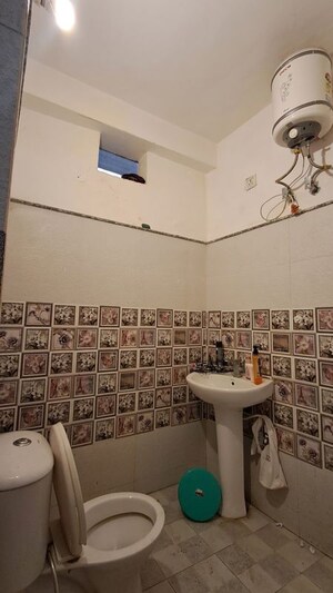 Bathroom in 3 BHK Independent House at Mussoorie Road – for Rent