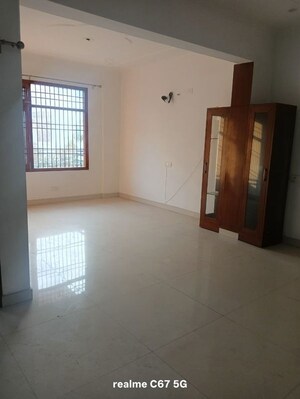 Living Room in 3 BHK Builder Floor at Sector 15 – for Rent