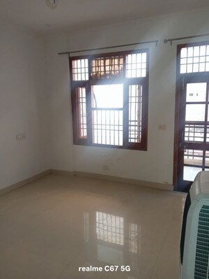 Room in 3 BHK Builder Floor at Sector 15 – for Rent