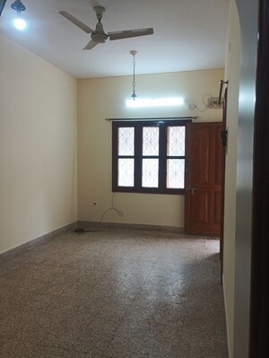 Room in 1 BHK Builder Floor at Koramangala – for Rent