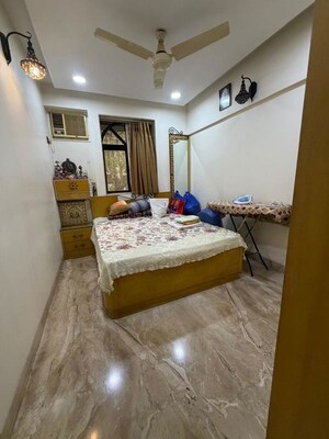 Bedroom in 3 BHK Apartment at Ellora Shopping Centre, Khar West – for Sale