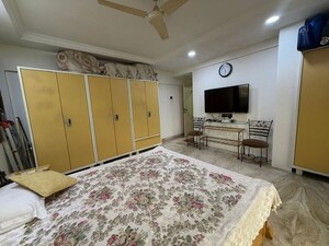 Bedroom in 3 BHK Apartment at Ellora Shopping Centre, Khar West – for Sale