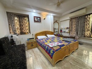 Bedroom in 3 BHK Apartment at Ellora Shopping Centre, Khar West – for Sale