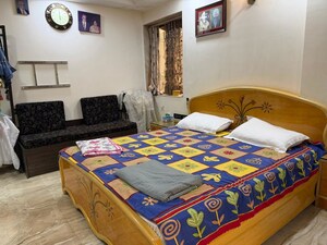 Bedroom in 3 BHK Apartment at Ellora Shopping Centre, Khar West – for Sale