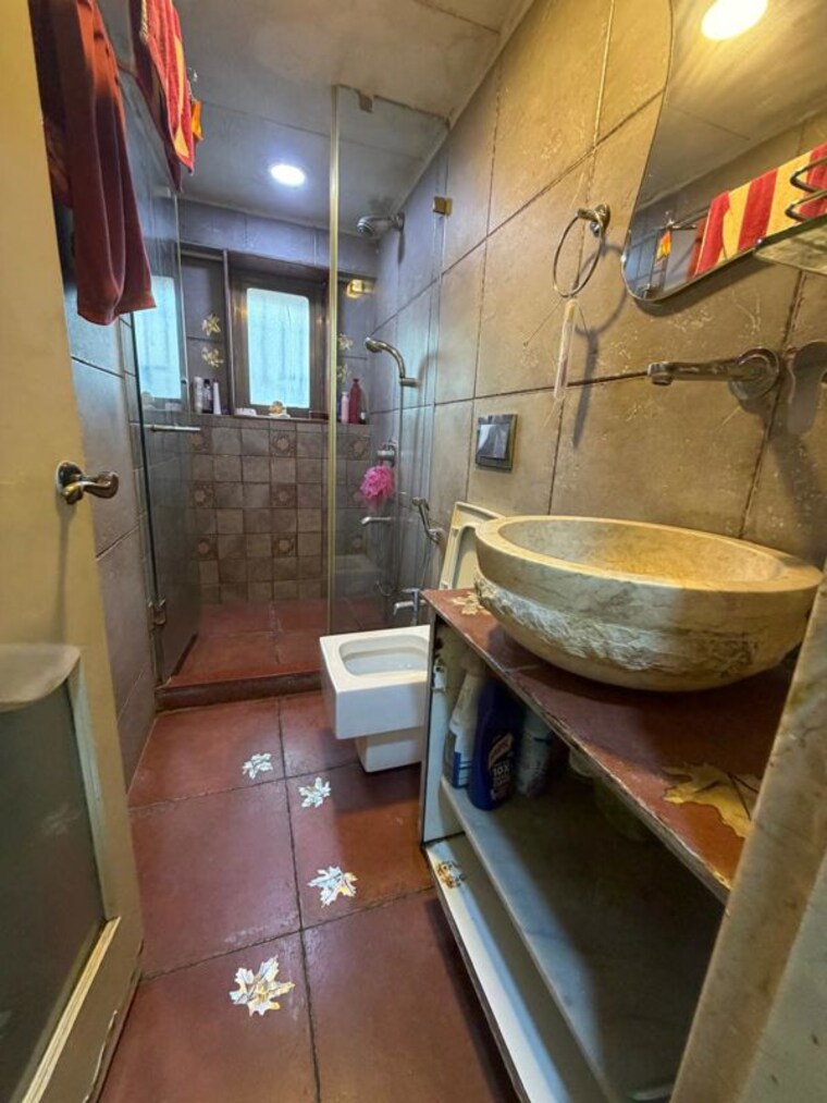 Bathroom, ellora-shopping-centre 3 Bedroom 1020 Sq.Ft. Apartment In Khar West Mumbai 10457545