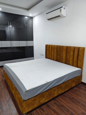 Master Bedroom in 3 BHK Apartment at Defence Enclave Noida, Sector 44 – for Rent