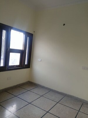 Room in 2 BHK Builder Floor at Sector 16 – for Rent