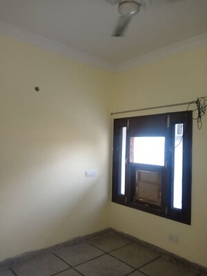 Room in 2 BHK Builder Floor at Sector 16 – for Rent