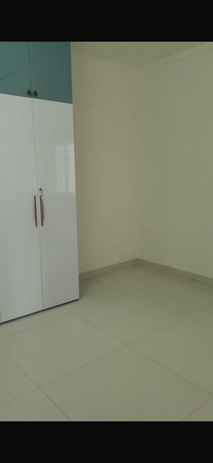 Room in 2.5 BHK Apartment at My Home Sayuk, Tellapur – for Rent
