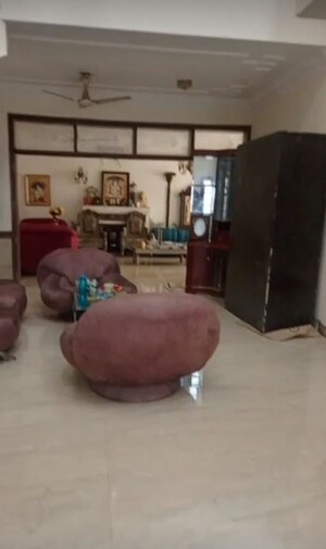 Living Room in 2 BHK Villa at Dlf Phase I – for Rent