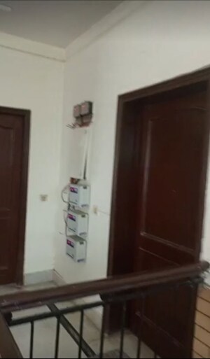 Furnished Amenities in 2 BHK Villa at Dlf Phase I – for Rent