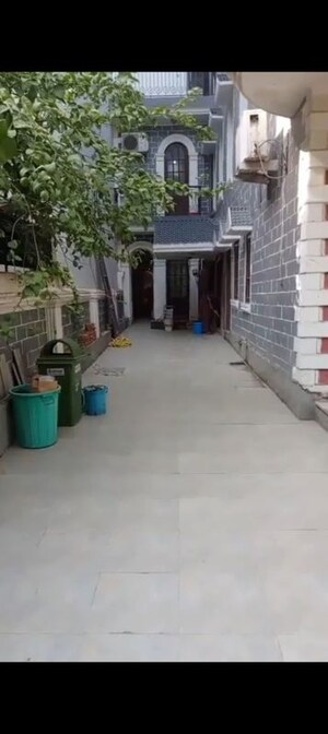 Parking in 2 BHK Villa at Dlf Phase I – for Rent
