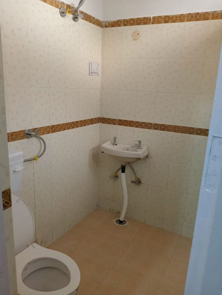 Bathroom, sector 16 2 Bedroom 2000 Sq.Ft. Builder Floor In Sector 16 Panchkula 10457604