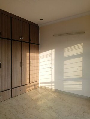 3 BHK Builder Floor For Rent in Sector 17