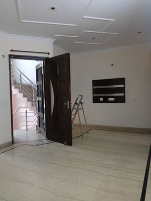 Living Room in 3 BHK Builder Floor at Sector 17 – for Rent