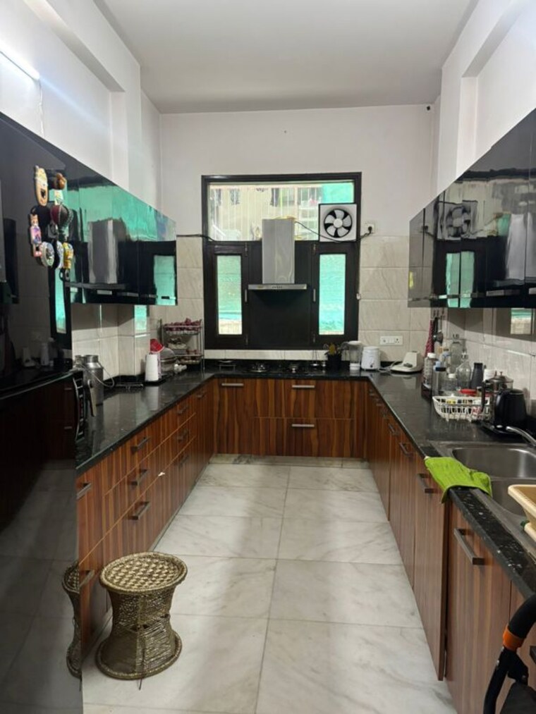 Kitchen, dlf-express-greens 3 Bedroom 275 Sq.Yd. Apartment In Manesar Sector 1a Gurgaon 10457622