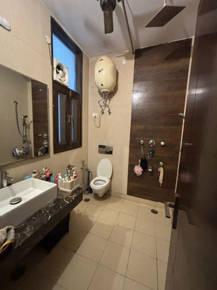 Kitchen, dlf-express-greens 3 Bedroom 275 Sq.Yd. Apartment In Manesar Sector 1a Gurgaon 10457622