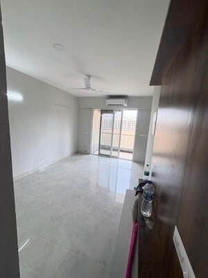 Room in 2 BHK Apartment at Signature Global Signum 37D, Sector 37d – for Rent