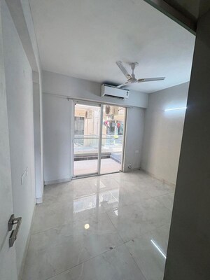 Room in 2 BHK Apartment at Signature Global Signum 37D, Sector 37d – for Rent