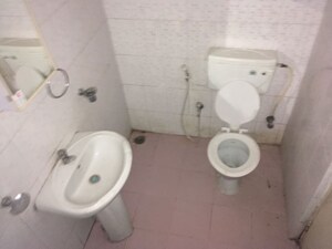 Bathroom in 2 BHK Apartment at Kammanahalli – for Rent