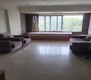 Living Room in 4 BHK Apartment at Dadar East – for Rent