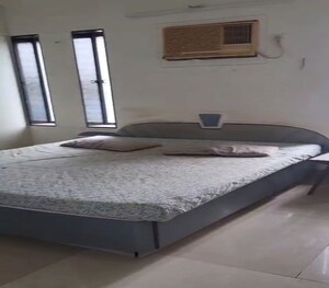 Bedroom in 4 BHK Apartment at Dadar East – for Rent