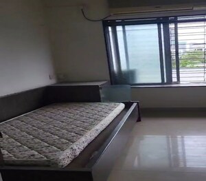 Bedroom in 4 BHK Apartment at Dadar East – for Rent