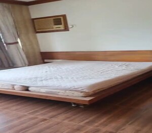 Bedroom in 4 BHK Apartment at Dadar East – for Rent