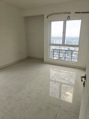 Room in 4 BHK Apartment at Vinayak Vista, Lake Town – for Sale