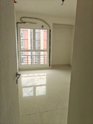 Room in 4 BHK Apartment at Vinayak Vista, Lake Town – for Sale