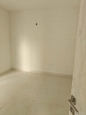Room in 4 BHK Apartment at Vinayak Vista, Lake Town – for Sale